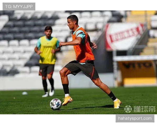 足球比赛恢复规则详解：中断后裁判恢复比赛的判罚条件与流程